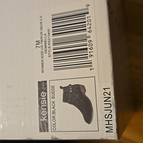 4/$25 ๐ Kensie Suede Boots - Picture 12 of 16